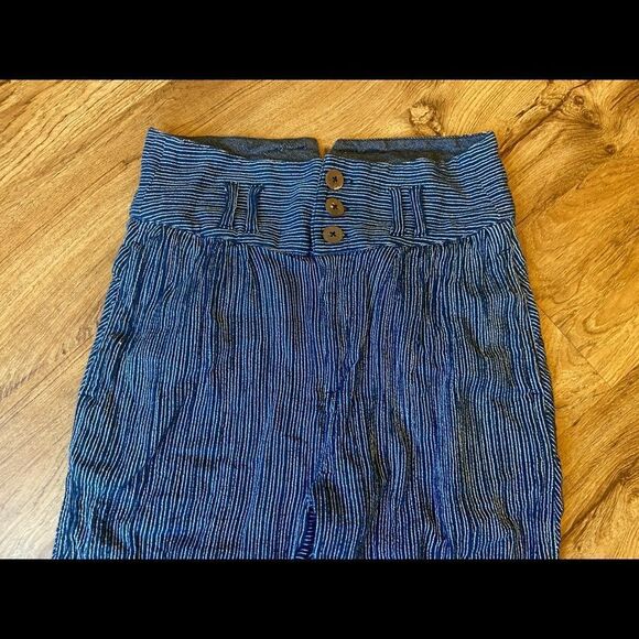 Free People navy/white vertical stripe casual Capri pants - Picture 2 of 4
